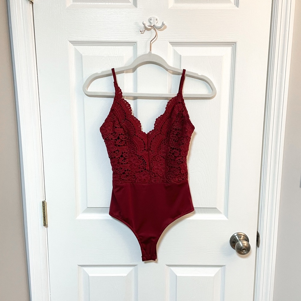 VERA & LUCY Women's Lace Sleeveless Bodysuit